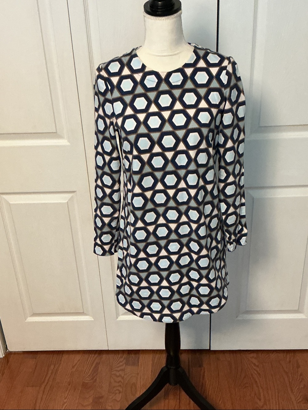 H&M Navy and White Geometric Long Sleeve Shift Dress